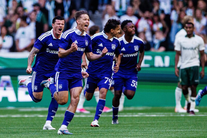 Anderlecht vs Lyon - Gục ngã trên đất khách