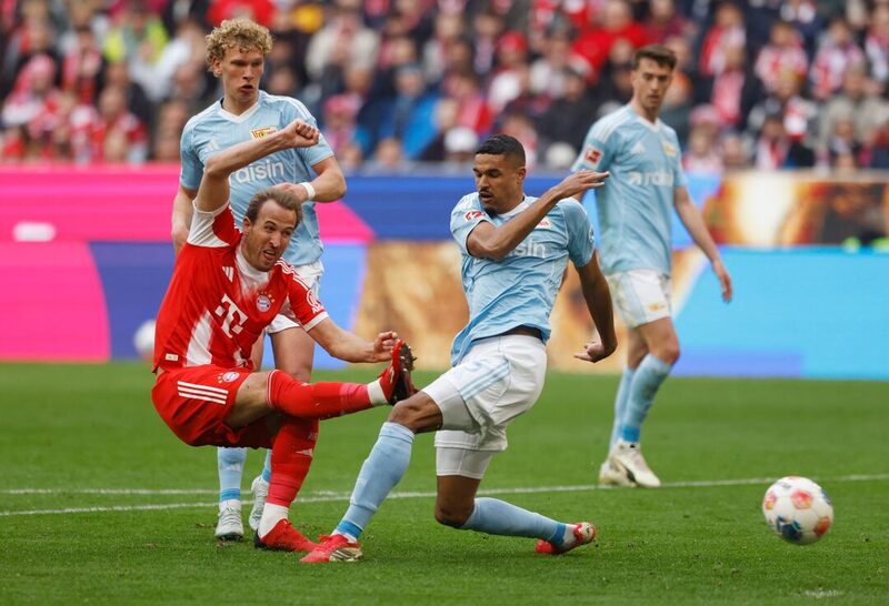 Thánh địa Allianz Arena sục sôi – "Hùm Xám" phô diễn sức mạnh áp đảo