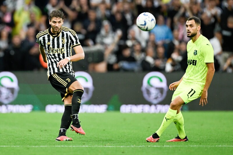 Sassuolo vs Juventus - Không khó cho Bà Đầm già