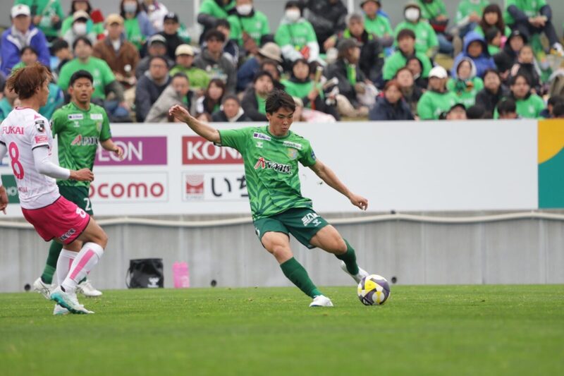 Vanraure vs Yokohama FC - Tận dụng thời cơ